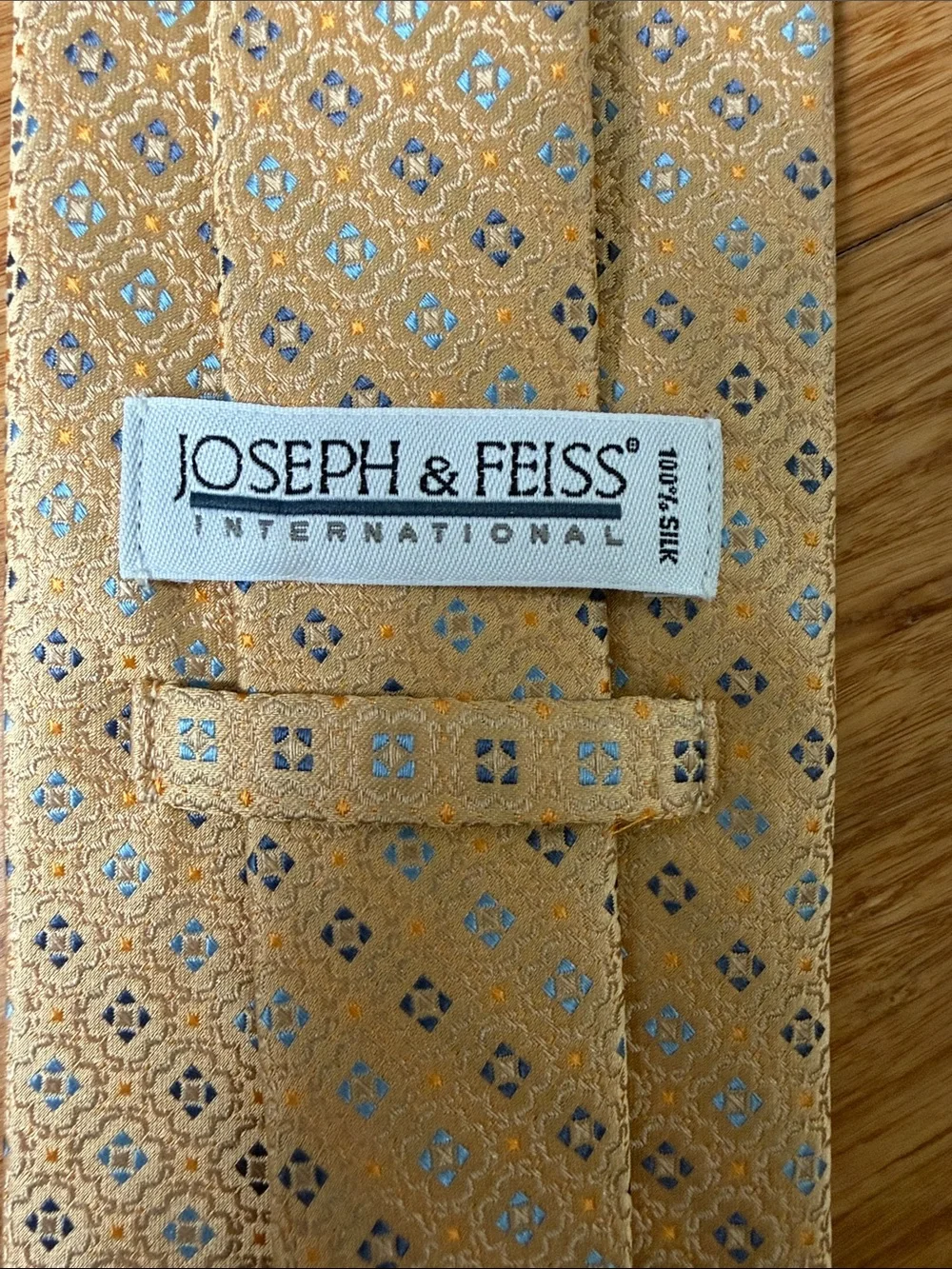 (11t) Joseph & Feiss International 100% Silk Gold Blue Geometric Medallion tie